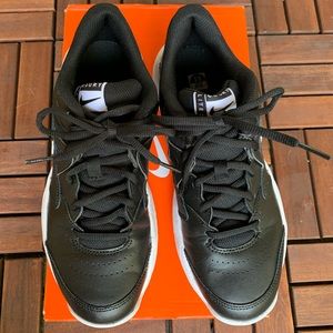 Nike Court Lite 2 Tennis Shoe men 6.5 (women 8)